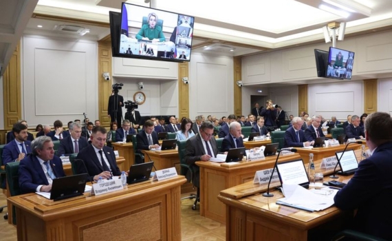 Губернатор Владимир Мазур обсудил в Совфеде Стратегию развития Сибири Губернатор Владимир Мазур обсудил в Совфеде Стратегию развития Сибири