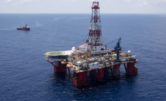 Удвоение поставок нефти из РФ в Индию говорит о провале санкционной войны Запада, считает эксперт