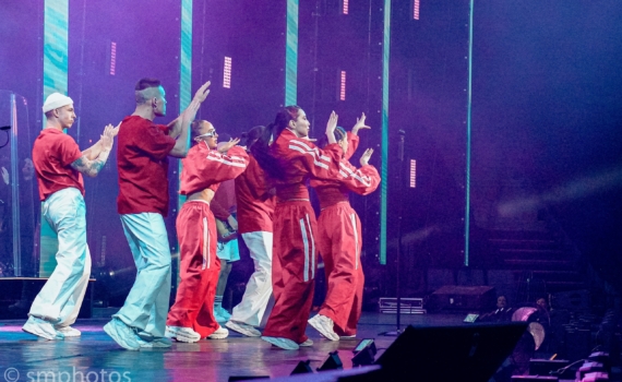 Буланова сообщила об уходе своего самого звездного танцора: Берегуля проработал у нее четверть века — хейтеры его разоблачили Буланова сообщила об уходе своего самого звездного танцора: Берегуля проработал у нее четверть века — хейтеры его разоблачили