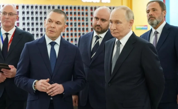 Президент Владимир Путин в Самаре посетил ФОК «Орбита»