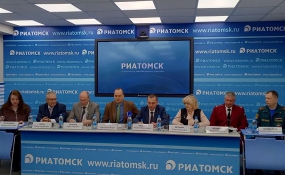 Власти и оперативные службы контролируют ситуацию с предстоящим паводком в начале ледохода Власти и оперативные службы контролируют ситуацию с предстоящим паводком в начале ледохода