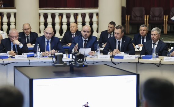 Самарский губернатор принял участие в заседании Совета округа Самарский губернатор принял участие в заседании Совета округа
