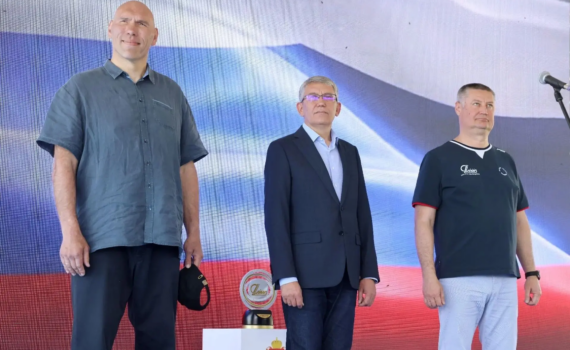 Валуев, открывая с Миляевым Кубок Губернатора, назвал футгольф спортом буржуйским по звучанию, но народным - по смыслу Валуев, открывая с Миляевым Кубок Губернатора, назвал футгольф спортом буржуйским по звучанию, но народным - по смыслу